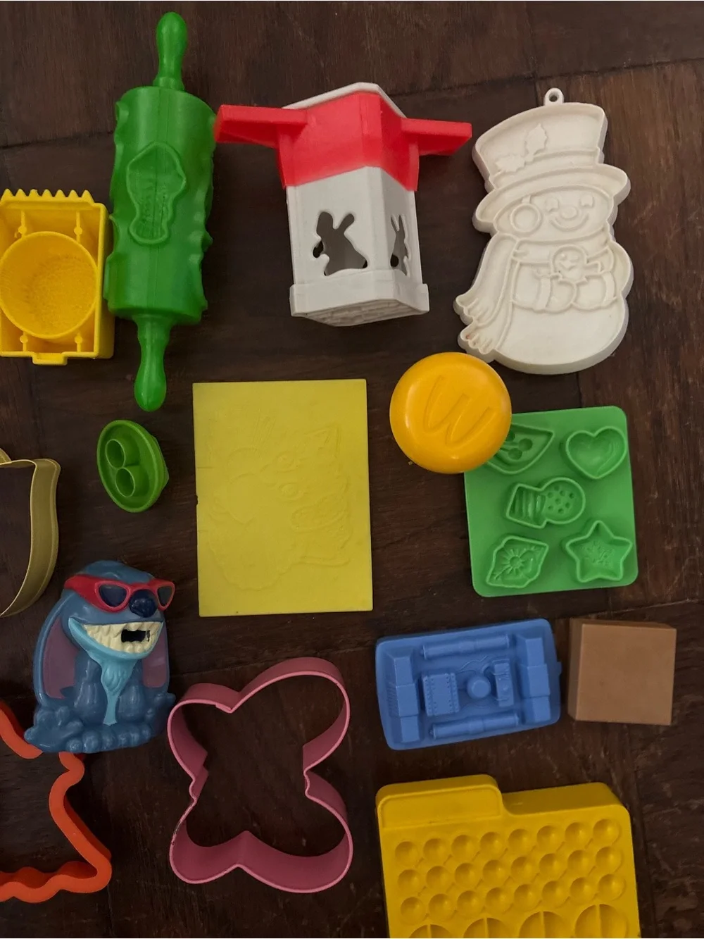 Play‑Doh Vintage Molds & Press Set - Pink Playset Pieces